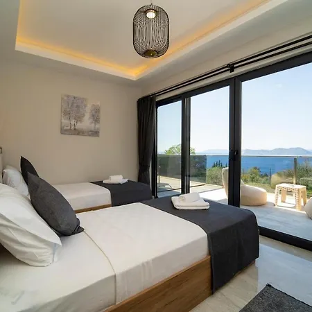 Vilă With Sea View And Heated Pool Mariposa