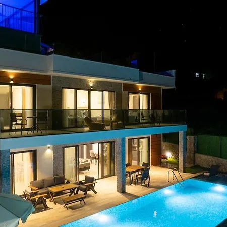 Vilă With Sea View And Heated Pool Mariposa