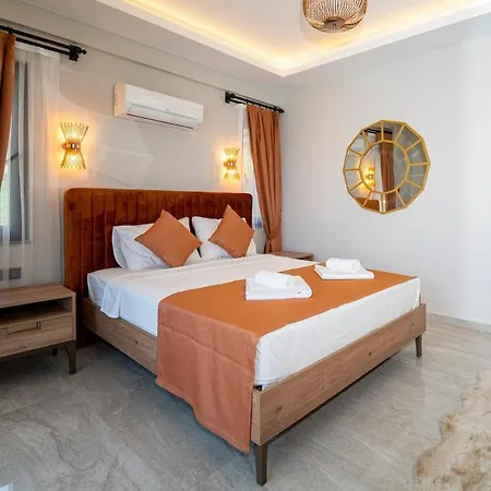 Vilă With Sea View And Heated Pool Mariposa