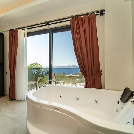 With Sea View And Heated Pool Mariposa Vilă *