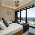 Villa With Sea View And Heated Pool Mariposa *
